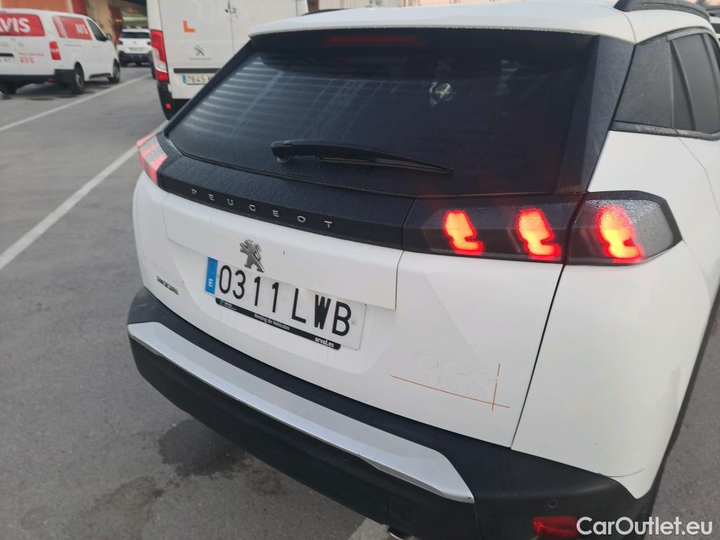  Peugeot  2008 PEUGEOT  / 2019 / 5P / todoterreno Allure BlueHDI 81kW (110CV) #4