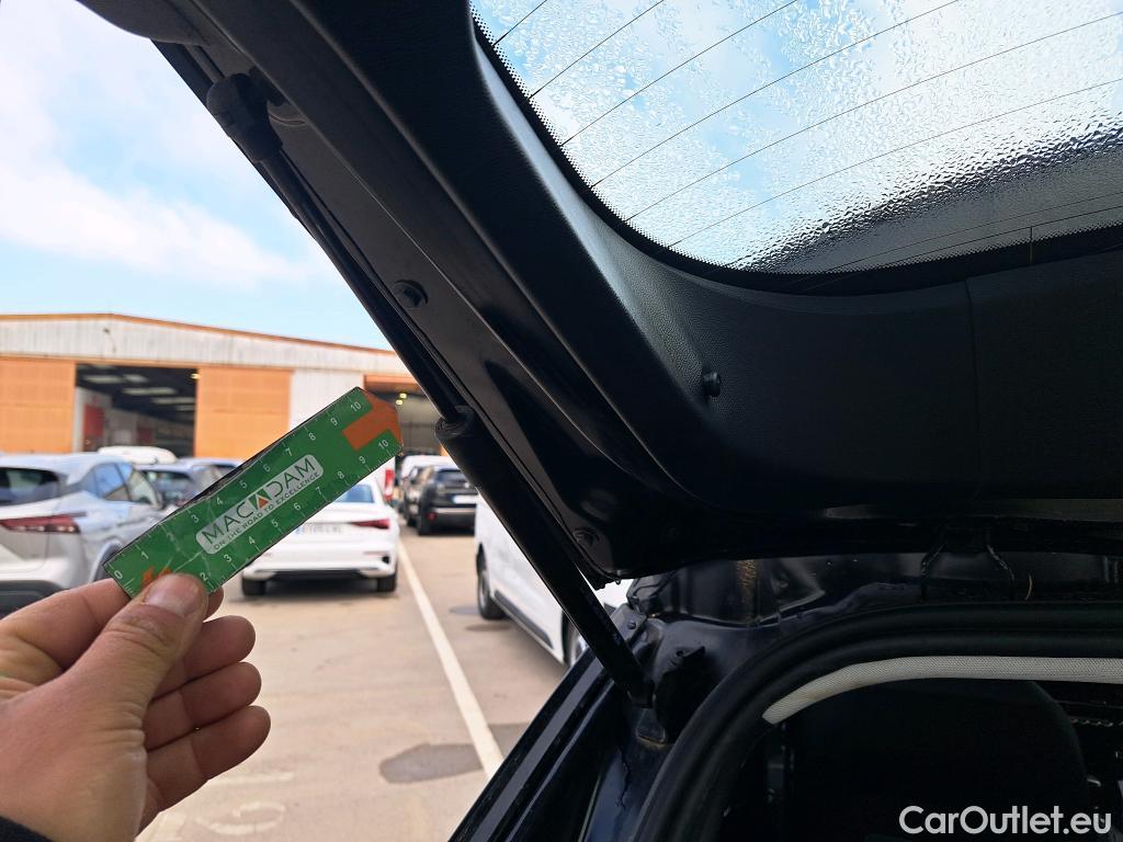  Peugeot  2008 PEUGEOT  / 2019 / 5P / todoterreno Active BlueHDI 81kW (110CV) #17