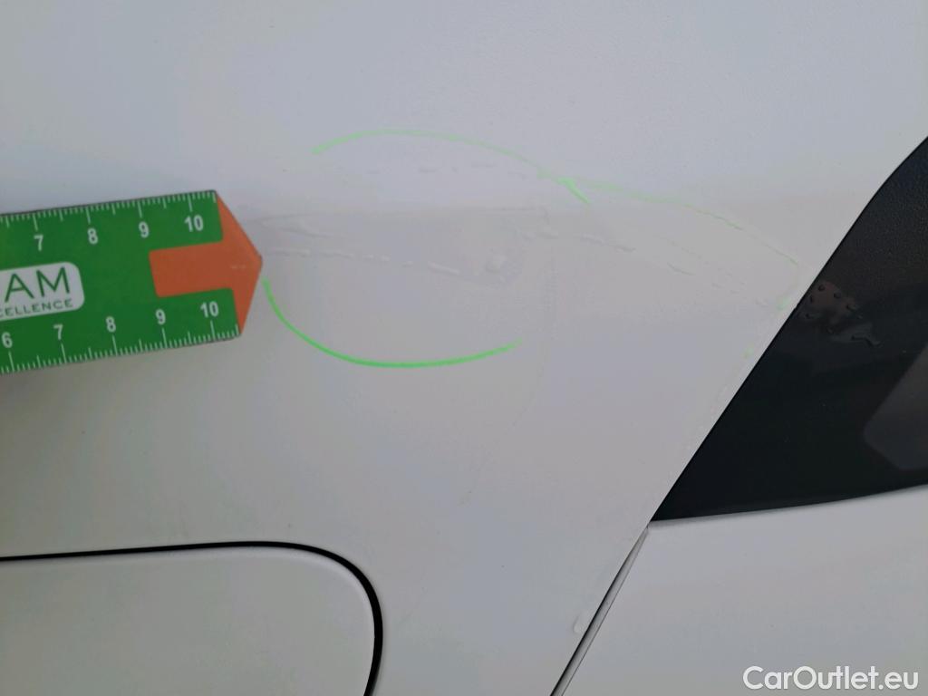  Peugeot  2008 PEUGEOT  / 2019 / 5P / todoterreno Allure BlueHDI 81kW (110CV) #26