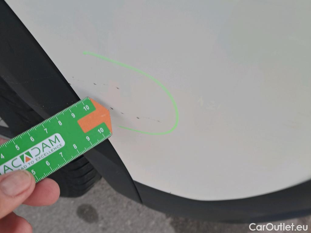  Peugeot  2008 PEUGEOT  / 2019 / 5P / todoterreno Allure BlueHDI 81kW (110CV) #32