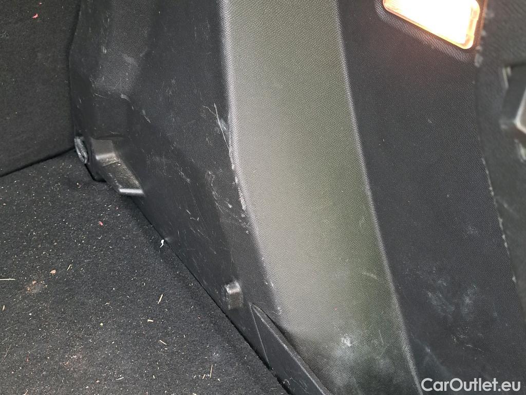  Peugeot  2008 PEUGEOT  / 2019 / 5P / todoterreno Active BlueHDI 81kW (110CV) #26