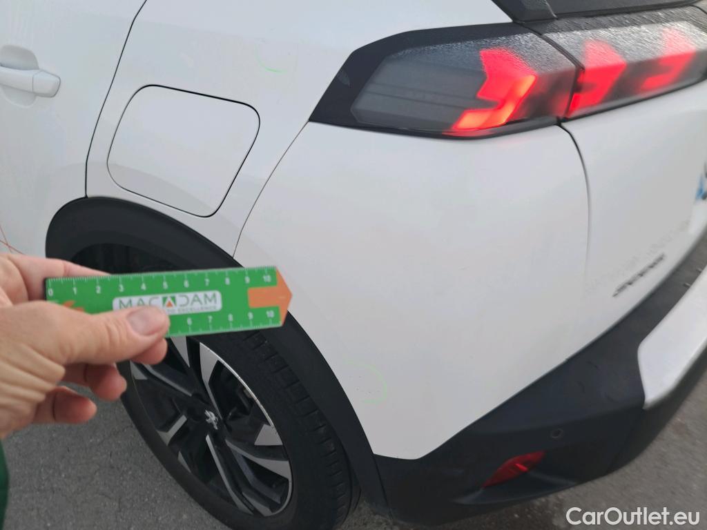  Peugeot  2008 PEUGEOT  / 2019 / 5P / todoterreno Allure BlueHDI 81kW (110CV) #31