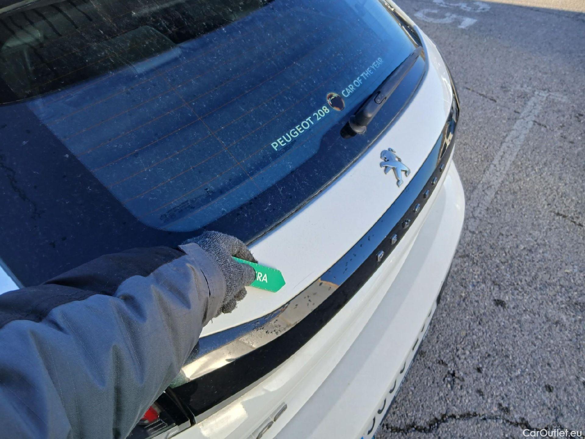  Peugeot  208 PEUGEOT  / 2019 / 5P / berlina con portón PureTech 73kW (100CV) Allure (AC) #21