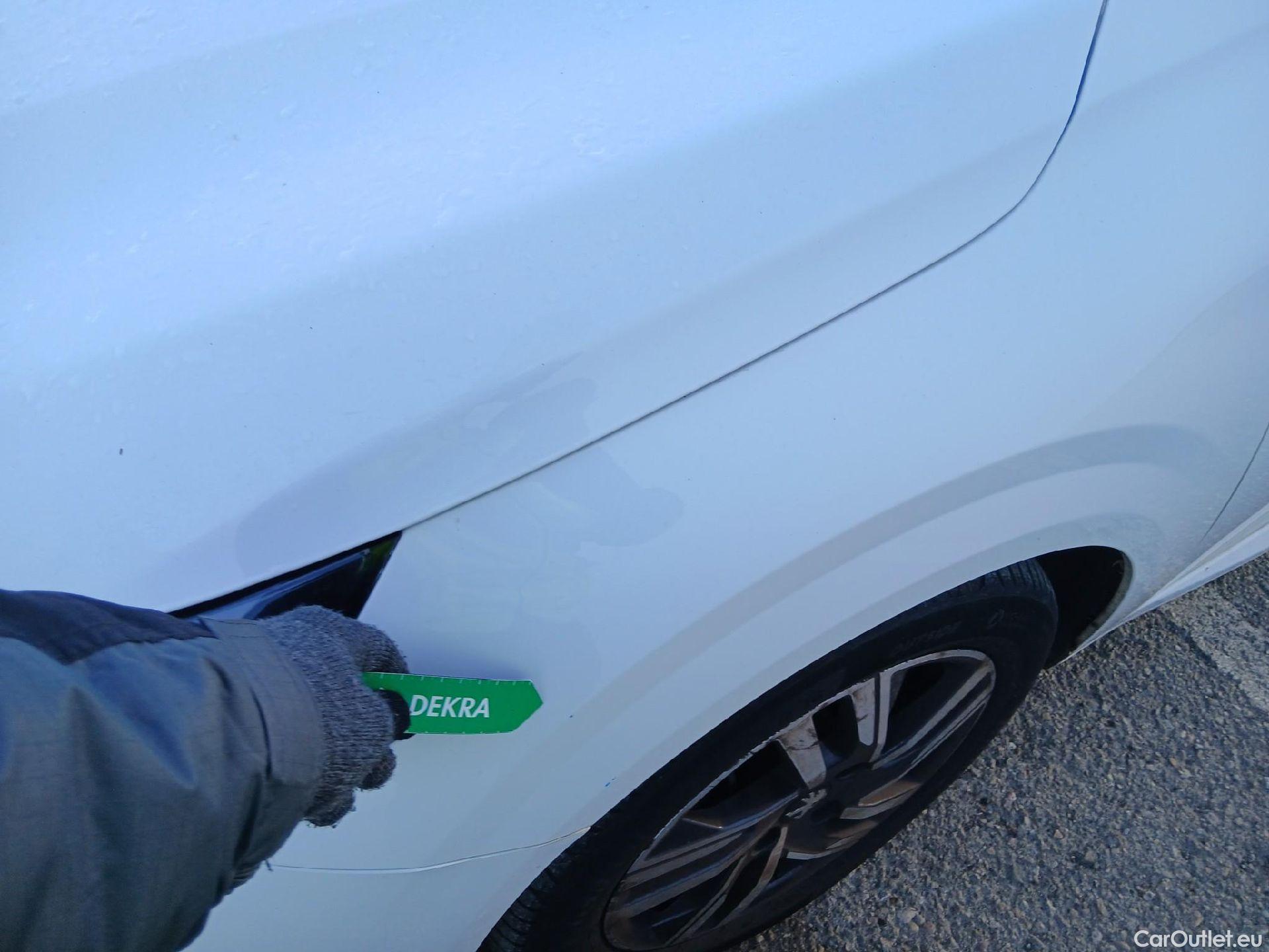  Peugeot  208 PEUGEOT  / 2019 / 5P / berlina con portón PureTech 73kW (100CV) Allure (AC) #8