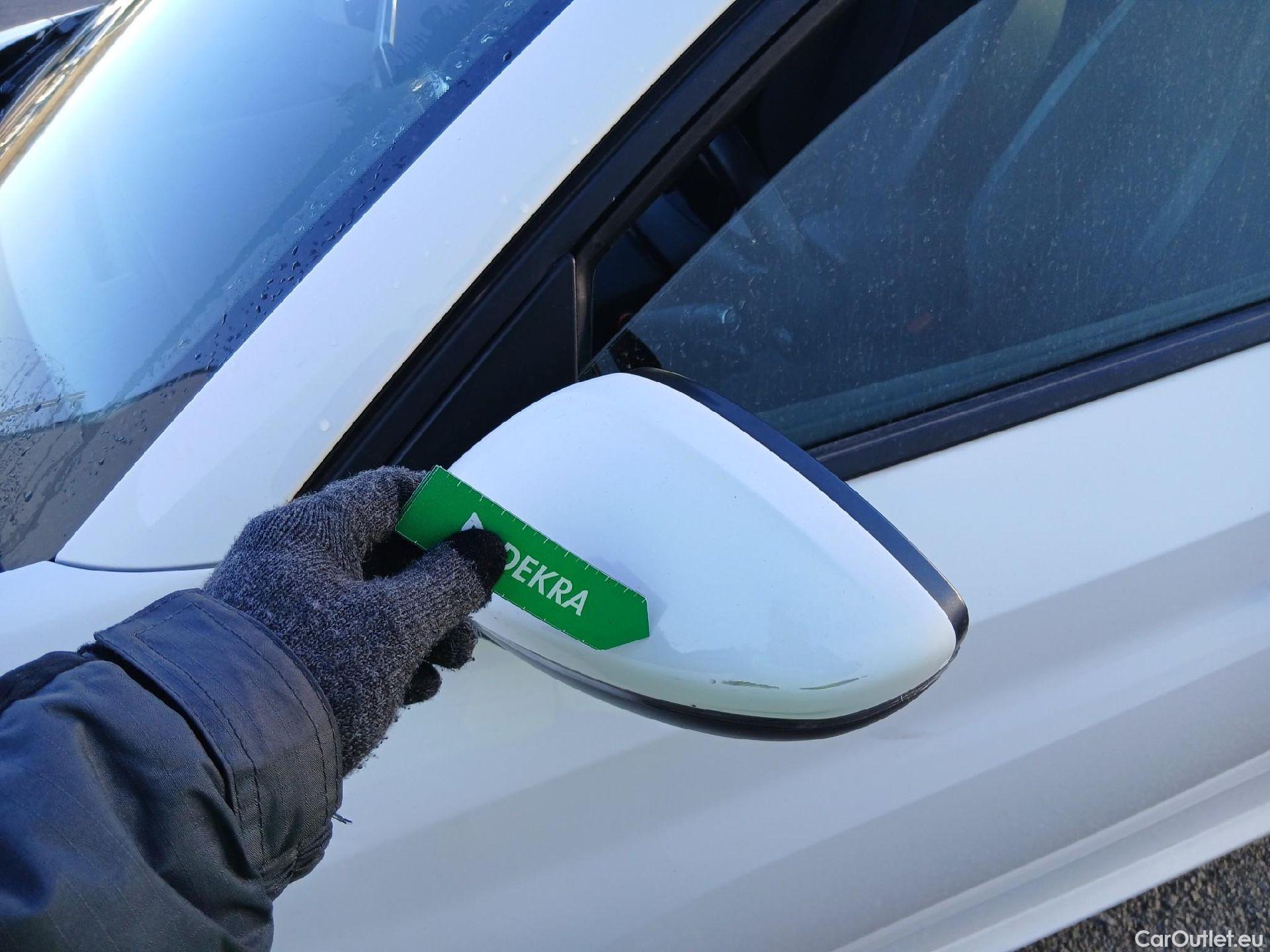  Peugeot  208 PEUGEOT  / 2019 / 5P / berlina con portón PureTech 73kW (100CV) Allure (AC) #10