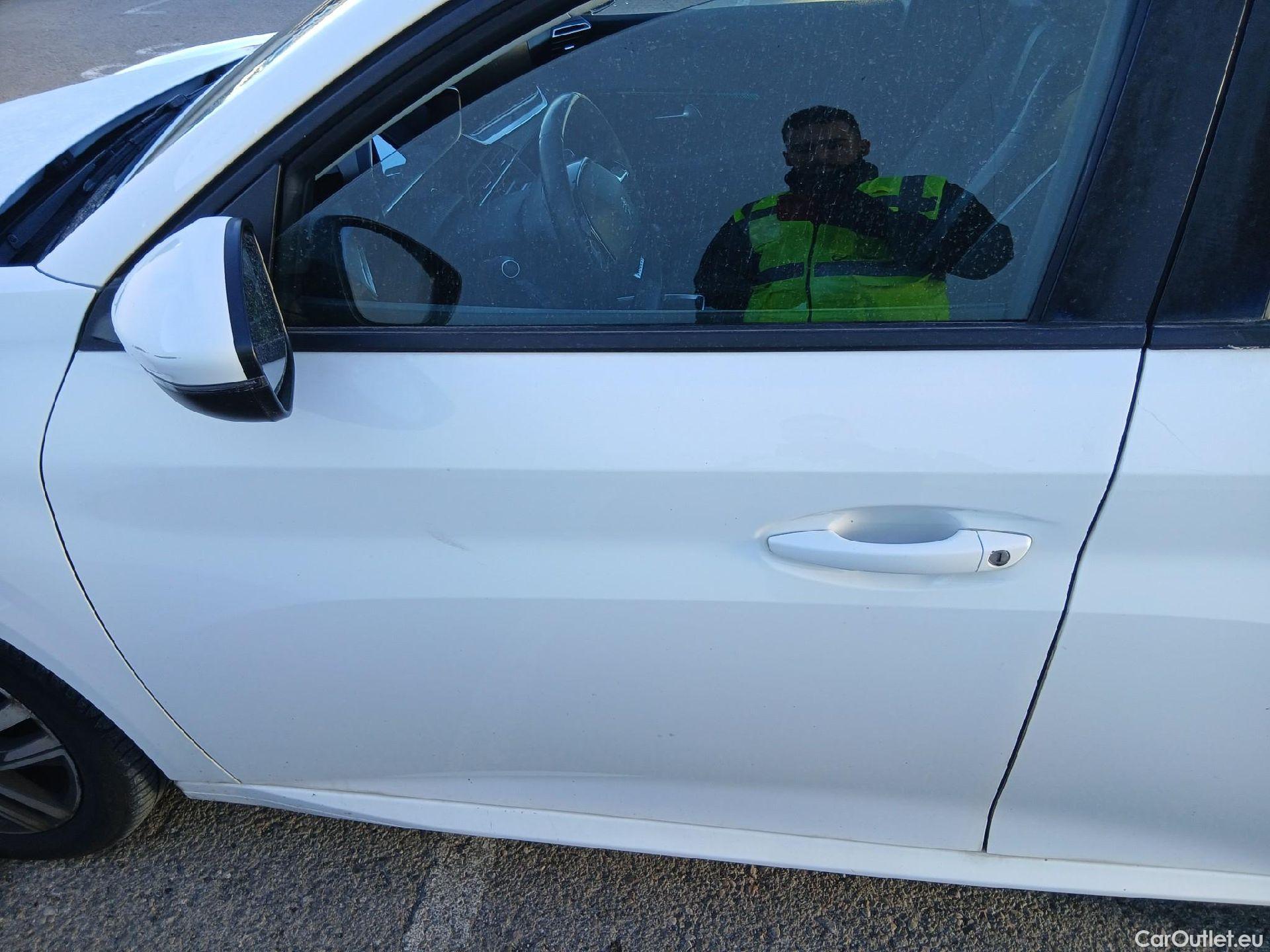  Peugeot  208 PEUGEOT  / 2019 / 5P / berlina con portón PureTech 73kW (100CV) Allure (AC) #11