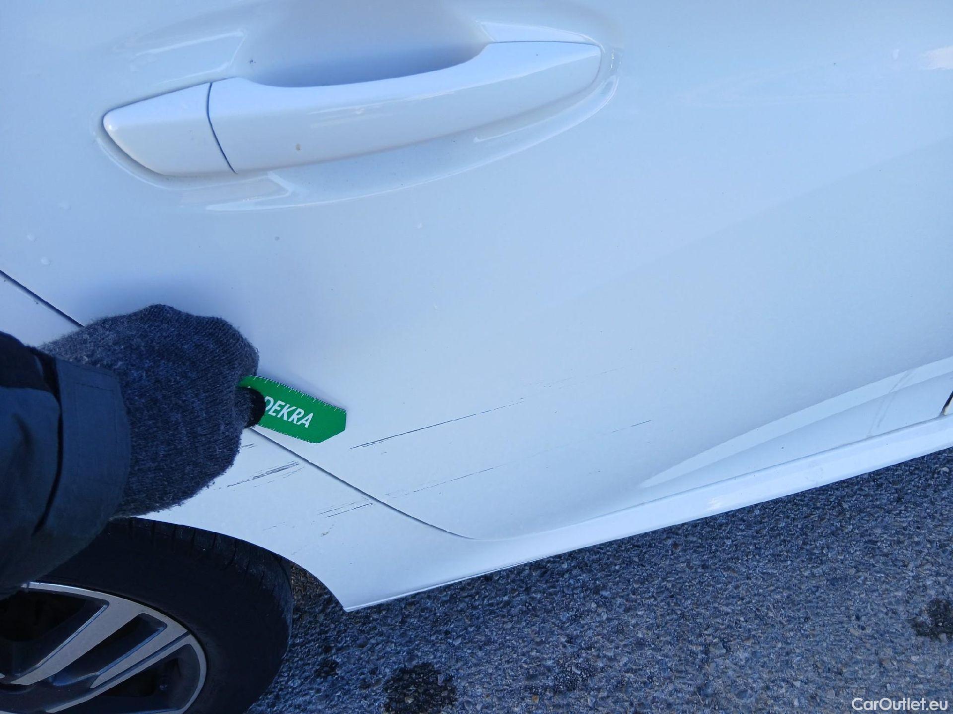  Peugeot  208 PEUGEOT  / 2019 / 5P / berlina con portón PureTech 73kW (100CV) Allure (AC) #28