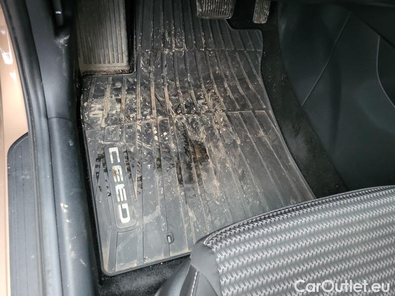  KIA  Cee'd Ceed Sportswagon (2018->) Ceed SW 1.5 T-GDI 118 Top AT #2