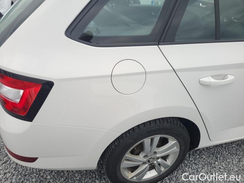  Skoda  Fabia  Combi (2015) Com.1.0TSI 70 Ambition 5d #17