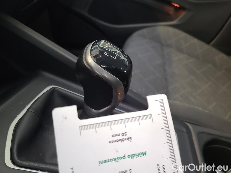  Volkswagen  Golf  VIII (CD1) (2019) 1.5TSI 96 Life 5d #9