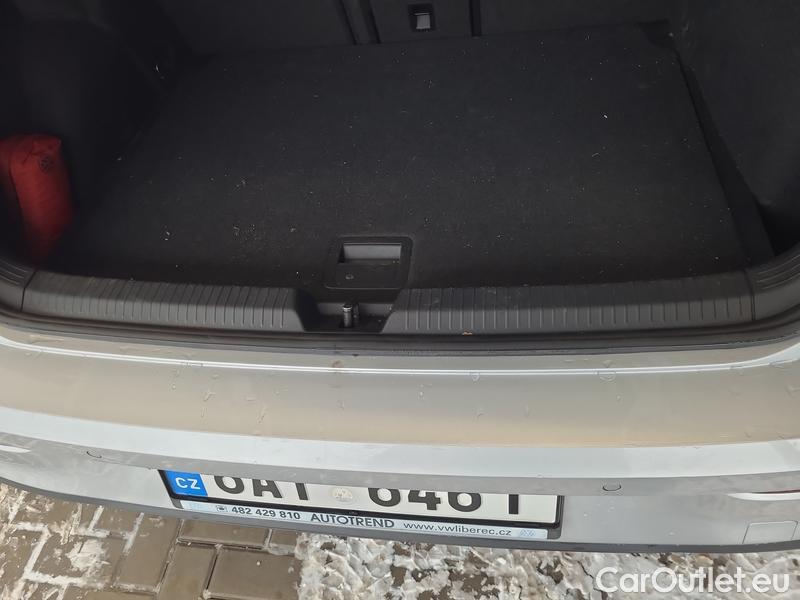  Volkswagen  Golf  VIII (CD1) (2019) 1.5TSI 96 Life 5d #11