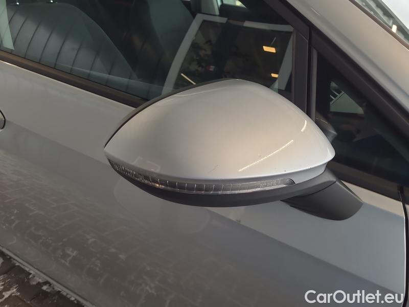  Volkswagen  Golf  VIII (CD1) (2019) 1.5TSI 96 Life 5d #5