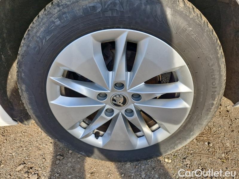  Skoda  Octavia  Lim. (NX3)(2020) Oct.1.5e-TEC 110 Ambition AT #4