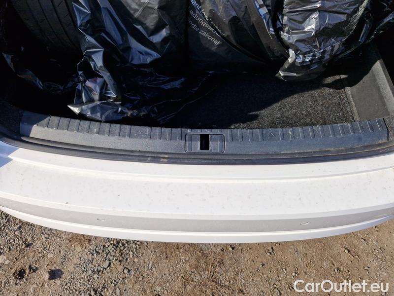  Skoda  Octavia  Lim. (NX3)(2020) Oct.1.5e-TEC 110 Ambition AT #10