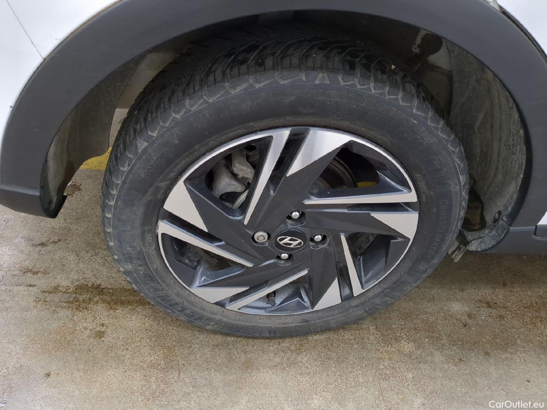  Hyundai  Bayon HYUNDAI  / 2021 / 5P / SUV 1.0 T-GDI 100 HYBRID 48V INTUITIVE #2