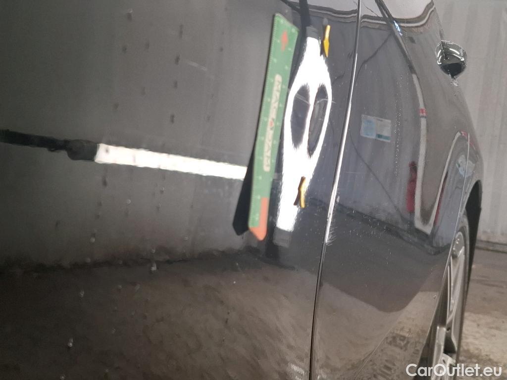  Mercedes  A-Klasse MERCEDES-BENZ Classe A Berline / 2018 / 4P / Berline A 200 d AMG Line 8G-DCT #13