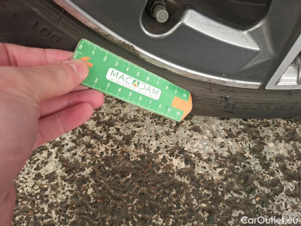  Mercedes  A-Klasse MERCEDES-BENZ Classe A Berline / 2018 / 4P / Berline A 200 d AMG Line 8G-DCT #33