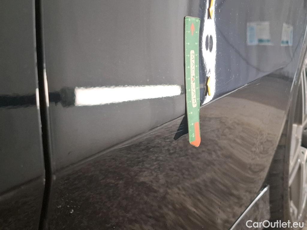  Mercedes  A-Klasse MERCEDES-BENZ Classe A Berline / 2018 / 4P / Berline A 200 d AMG Line 8G-DCT #15