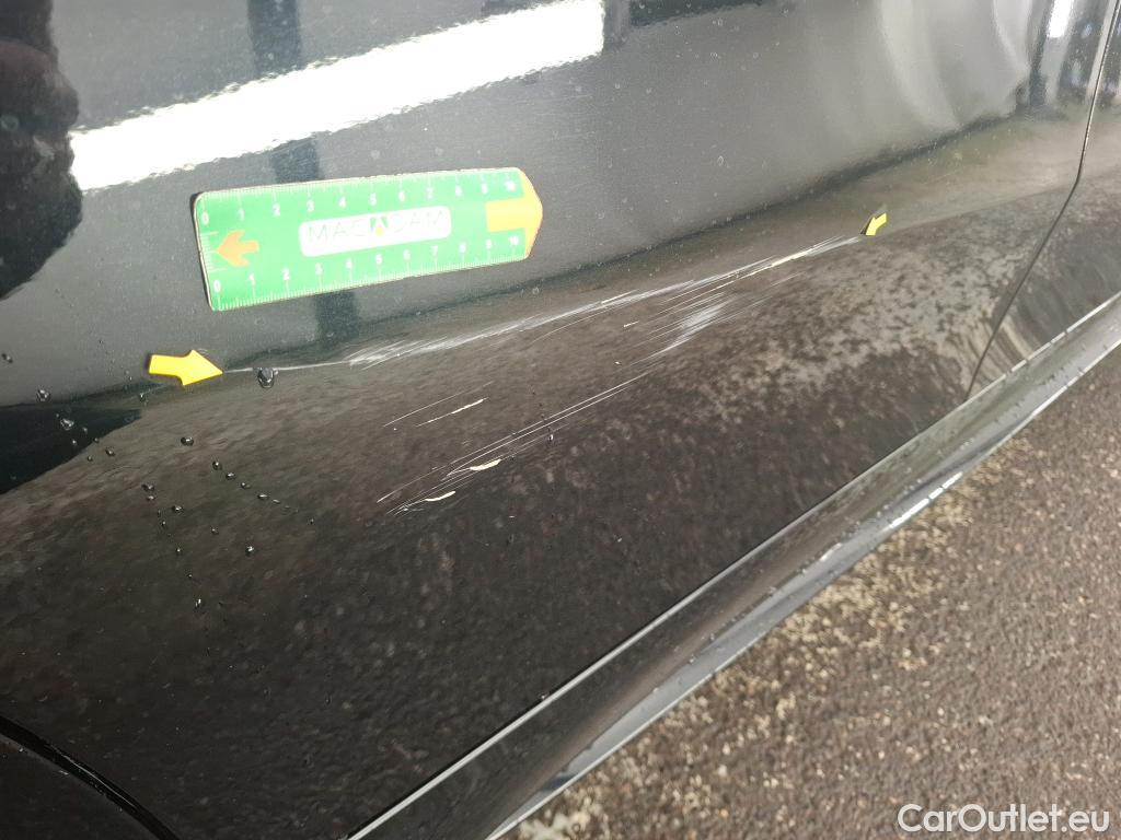  Mercedes  A-Klasse MERCEDES-BENZ Classe A Berline / 2018 / 4P / Berline A 200 d AMG Line 8G-DCT #21