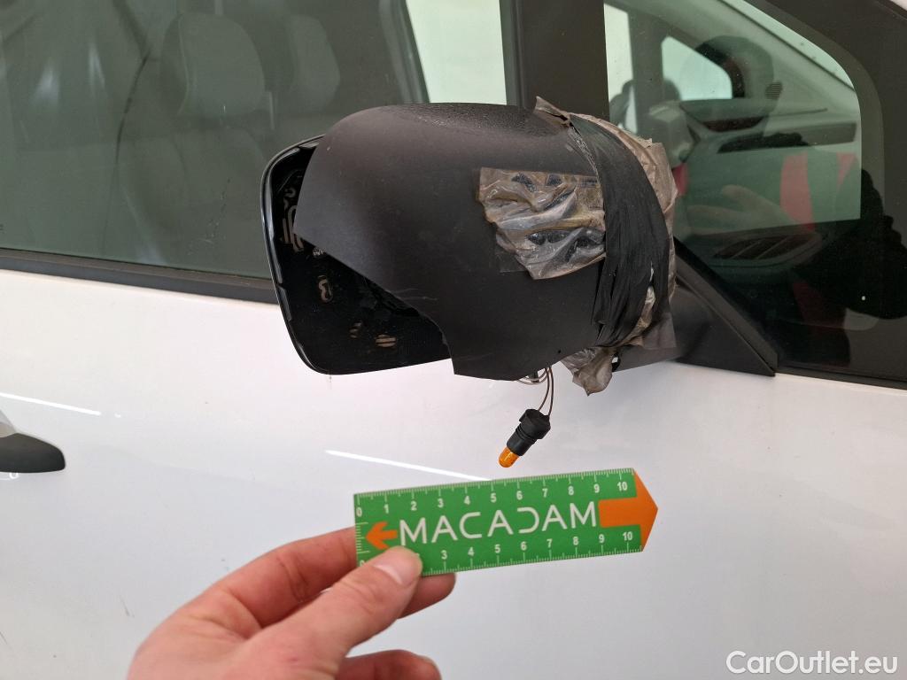  Renault  Kangoo RENAULT  / 2021 / 4P / Fourgonnette GD CONFORT - BLUE DCI 95 #29