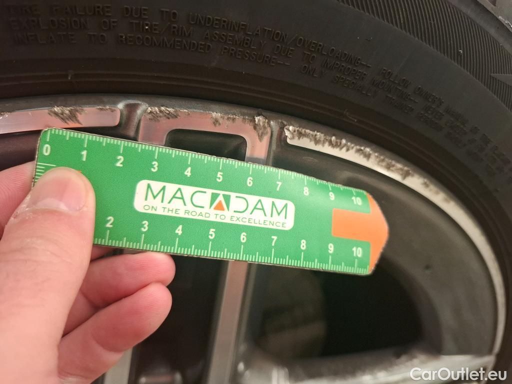  Mercedes  A-Klasse MERCEDES-BENZ Classe A Berline / 2018 / 4P / Berline A 200 d AMG Line 8G-DCT #28