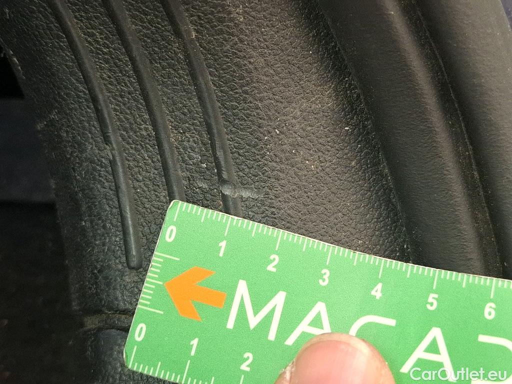  Volkswagen  Golf  VOLKSWAGEN / 2020 / 5P / Berline 2.0 TDI SCR 115 DSG7 Life Busi #88