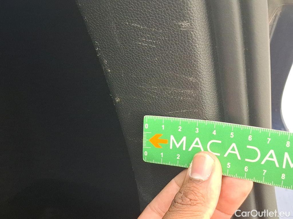  Volkswagen  Golf  VOLKSWAGEN / 2020 / 5P / Berline 2.0 TDI SCR 115 DSG7 Life Busi #86