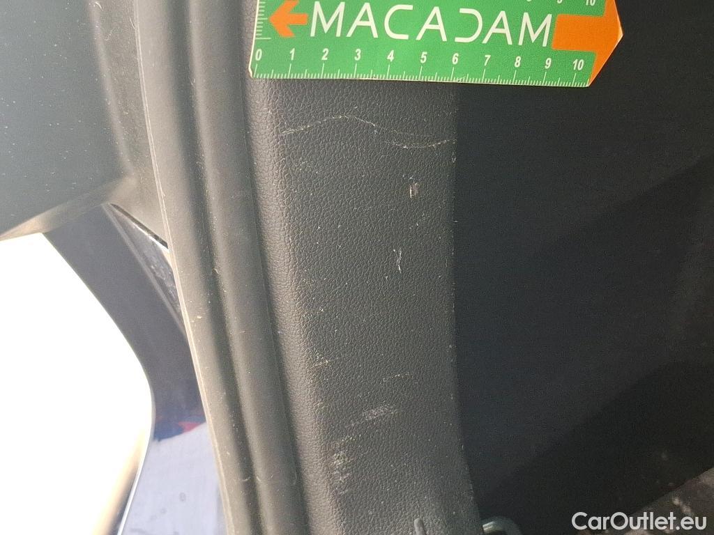  Volkswagen  Golf  VOLKSWAGEN / 2020 / 5P / Berline 2.0 TDI SCR 115 DSG7 Life Busi #76