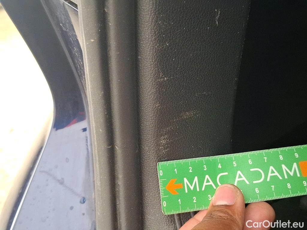  Volkswagen  Golf  VOLKSWAGEN / 2020 / 5P / Berline 2.0 TDI SCR 115 DSG7 Life Busi #77