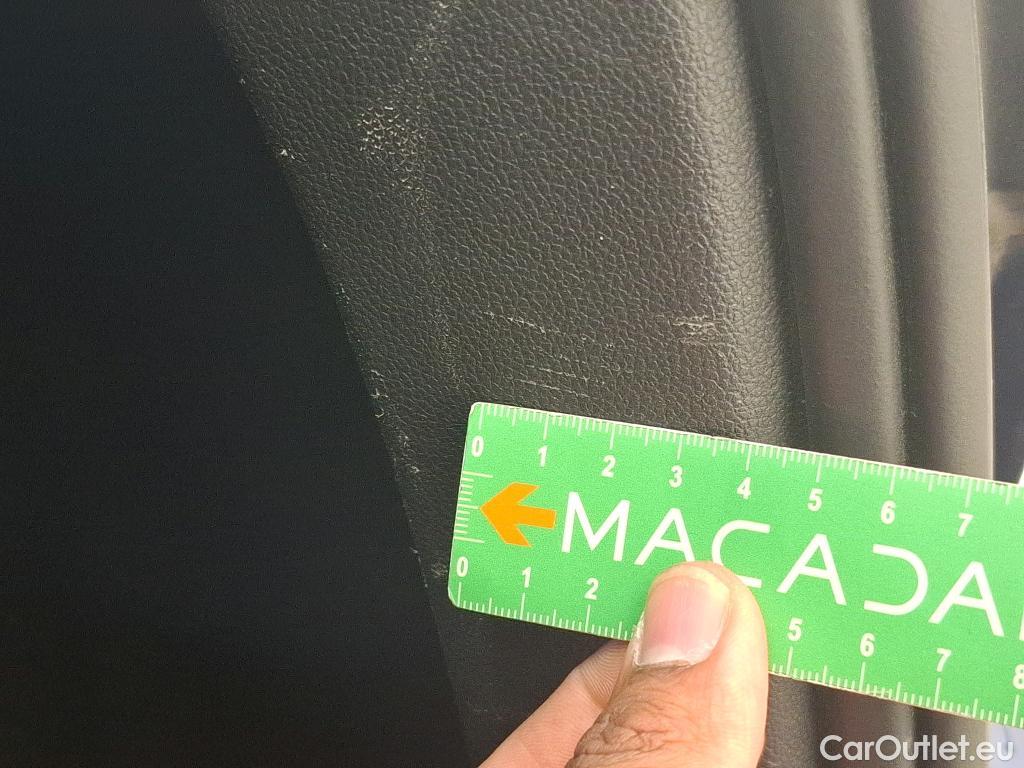  Volkswagen  Golf  VOLKSWAGEN / 2020 / 5P / Berline 2.0 TDI SCR 115 DSG7 Life Busi #85