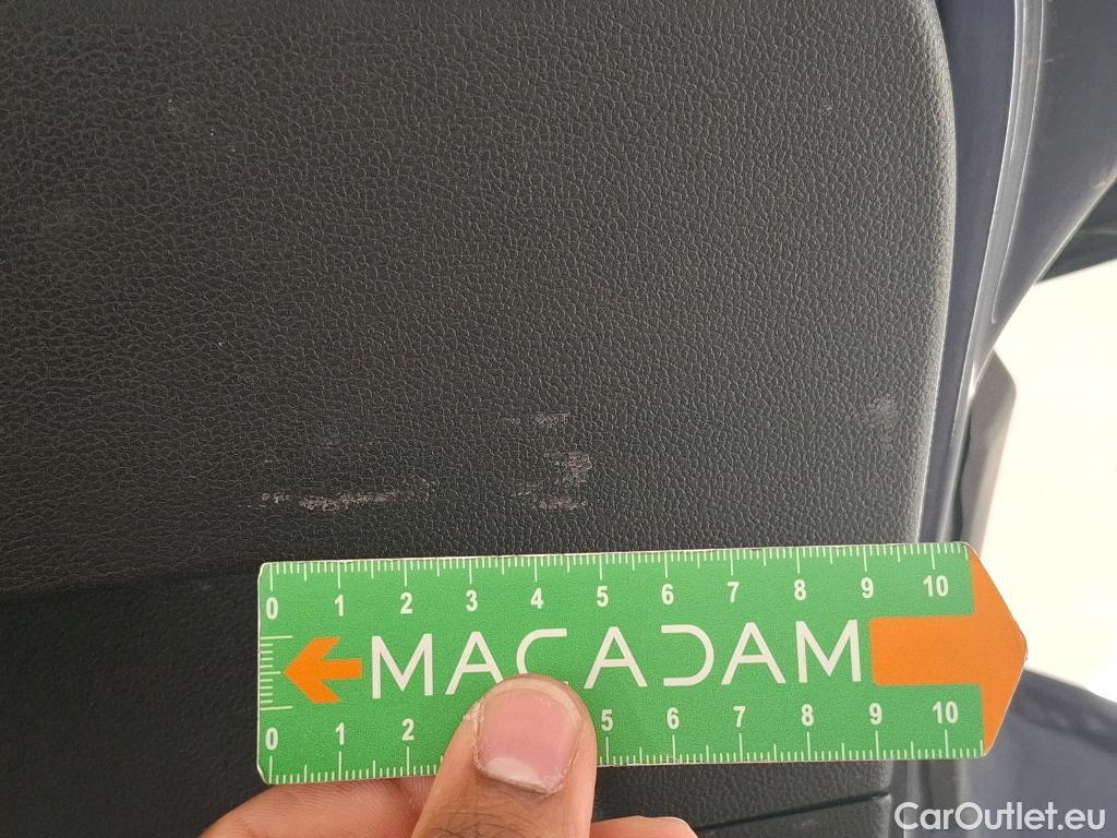  Volkswagen  Golf  VOLKSWAGEN / 2020 / 5P / Berline 2.0 TDI SCR 115 DSG7 Life Busi #68