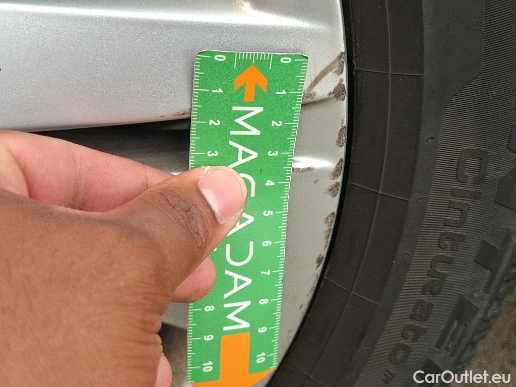  Volkswagen  Golf  VOLKSWAGEN / 2020 / 5P / Berline 2.0 TDI SCR 115 DSG7 Life Busi #48