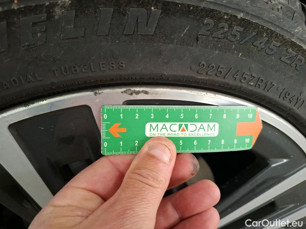  Bmw  Serie 1 BMW Série 1 / 2019 / 5P / Berline 1.5 116D DKG7 Business Design #14