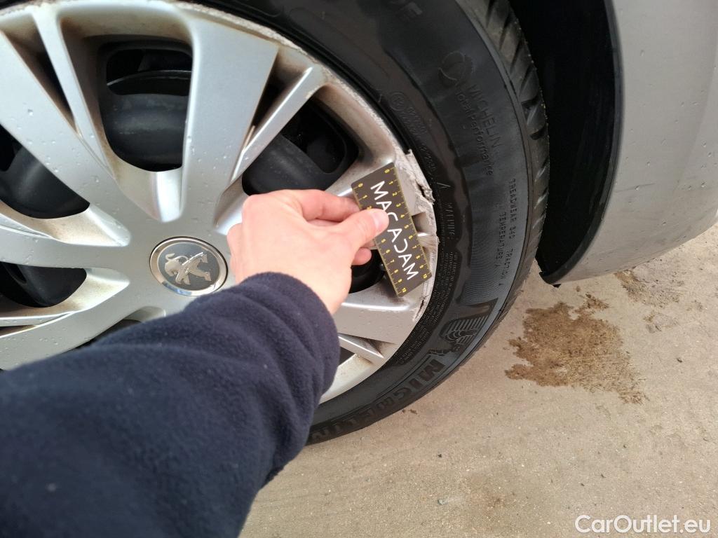  Peugeot  208  Affaire Premium Pack 1.5 HDi 100CV BVM5 E6dT #68