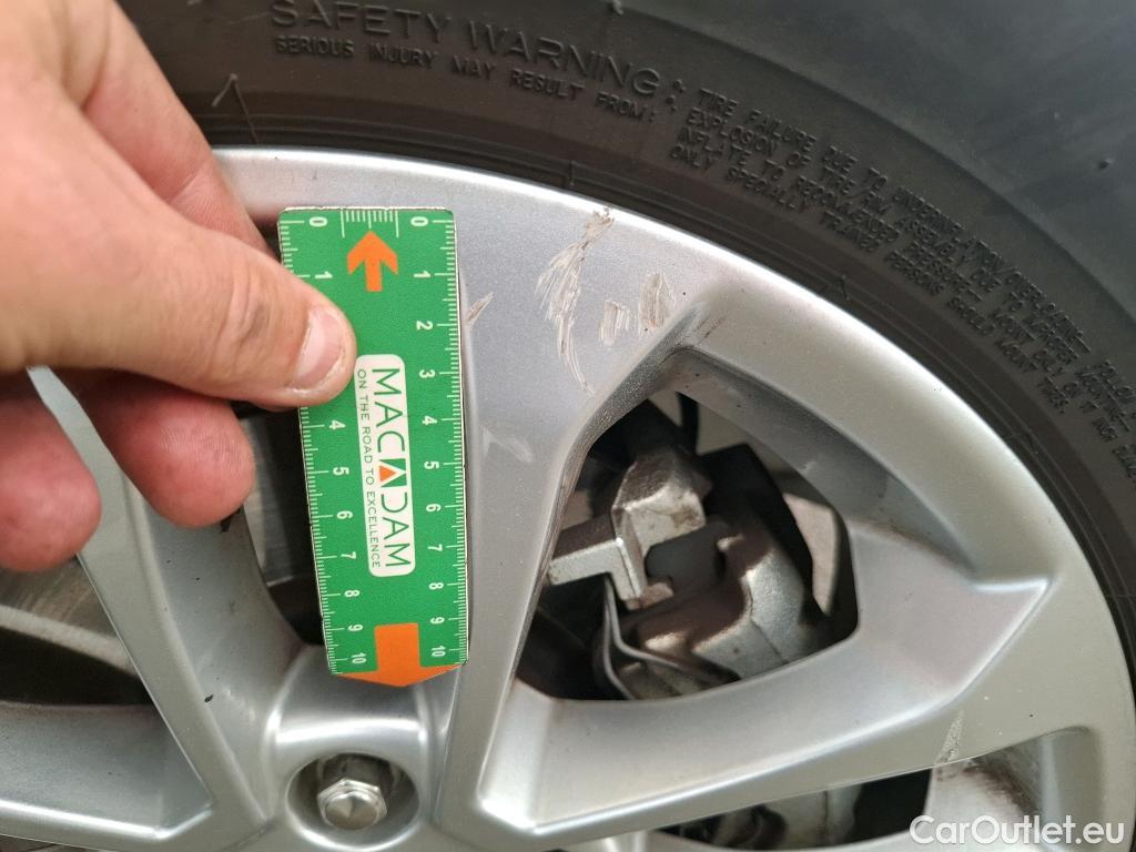  Ford  Kuga FORD  / 2019 / 5P / SUV 2.5 190 hybrid Flexifuel Pshift Titanium #41