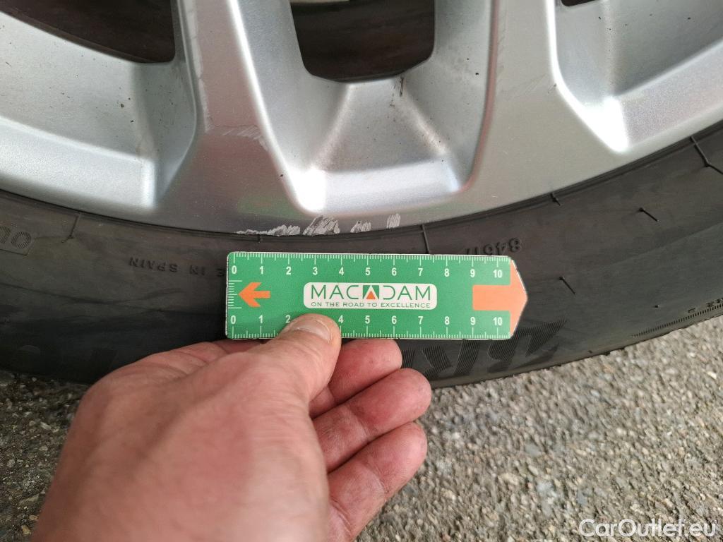  Ford  Kuga FORD  / 2019 / 5P / SUV 2.5 190 hybrid Flexifuel Pshift Titanium #44