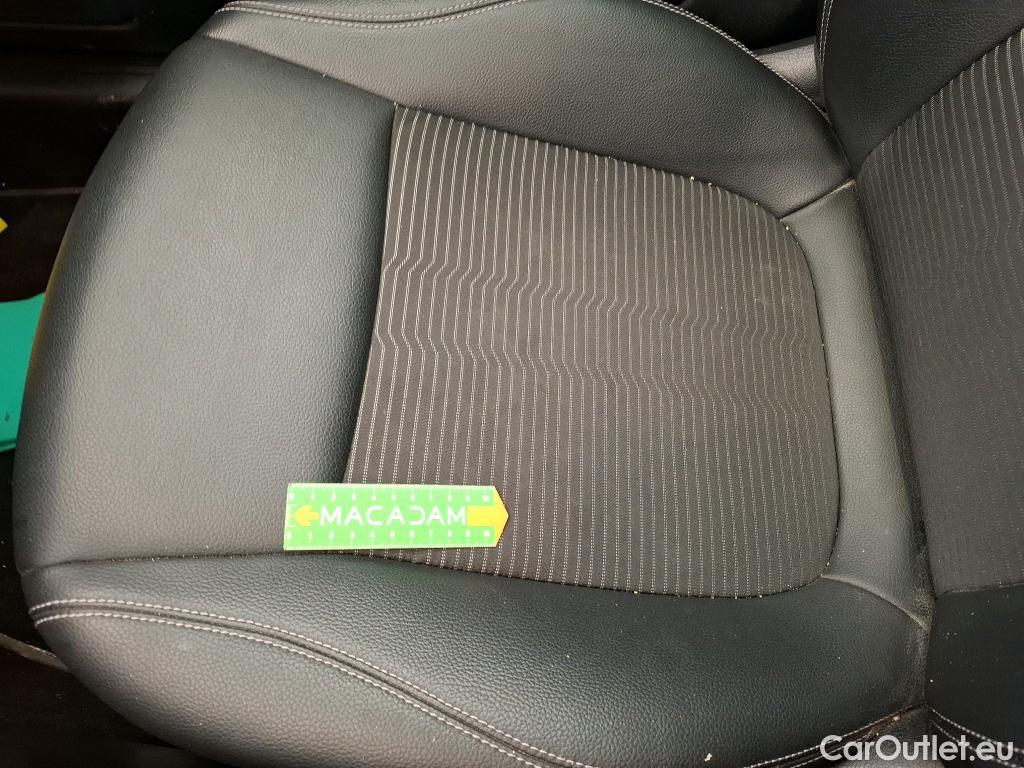  Mercedes  GLB MERCEDES-BENZ  / 2019 / 5P / SUV  200 Business Line #12