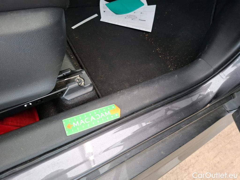  Toyota  Yaris TOYOTA  Hybride / 2019 / 5P / Berline Hybride 116h Dynamic Business Beyond Zer #4