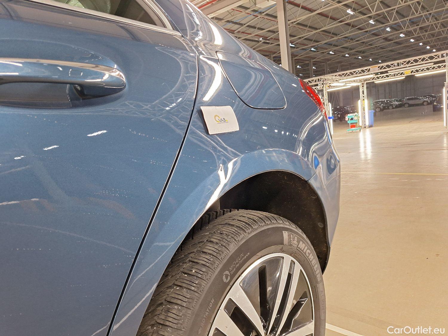  Mercedes  A-Klasse Mercedes, A-Class Berline '18, Mercedes-Benz  Limousine A 180d Business S #15