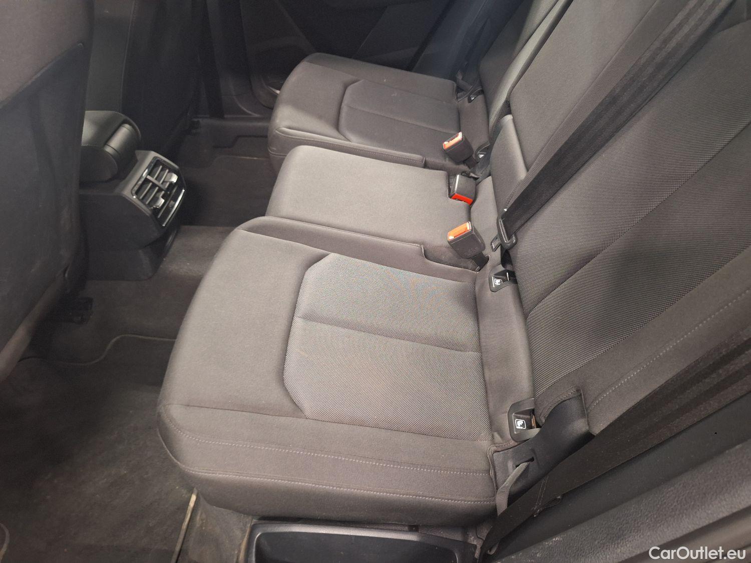  Audi  Q3 Audi,  '18, Audi  35 TDI S tronic S line Business Edition 5d #46