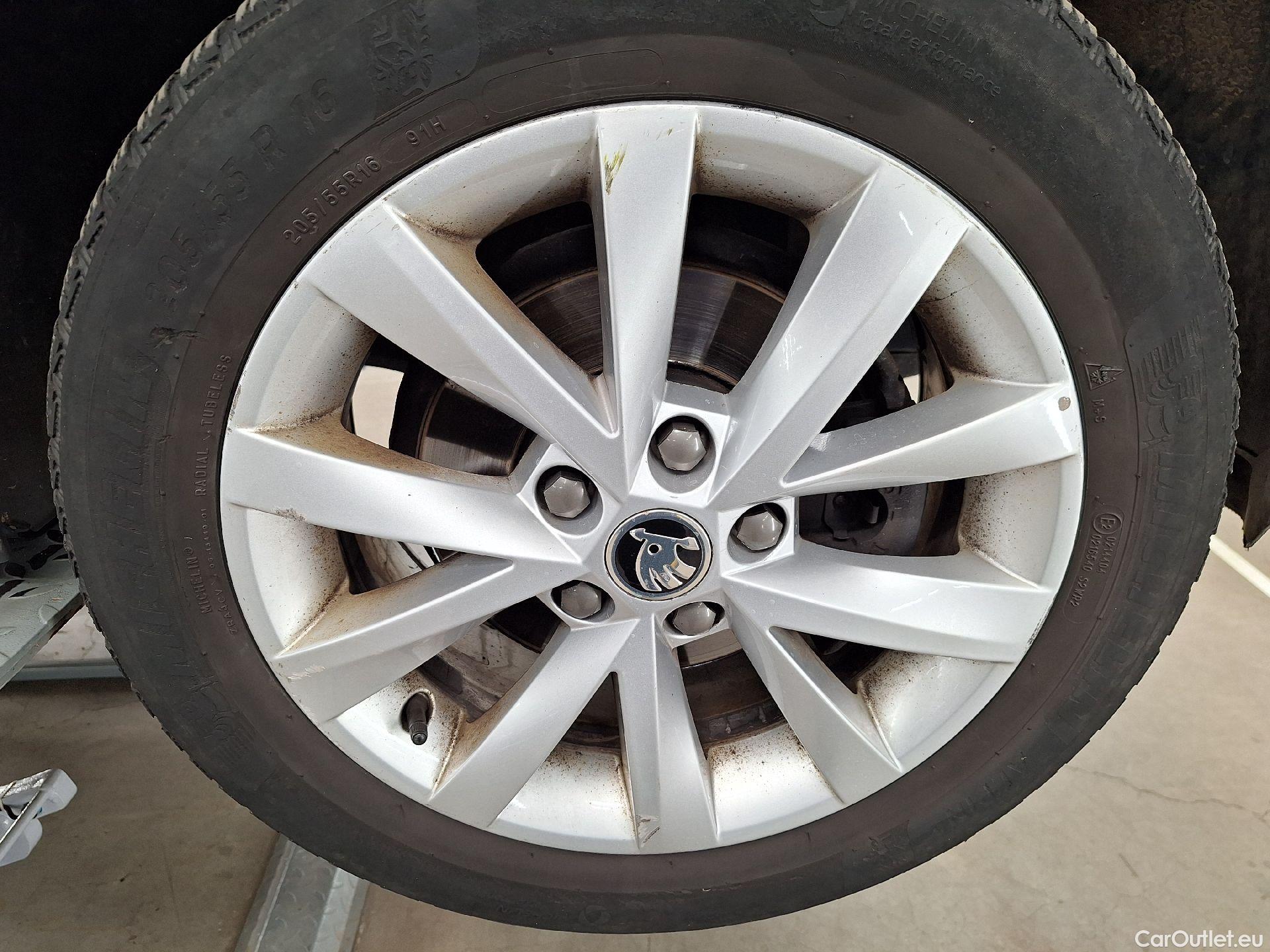  Skoda  Octavia Skoda,  Combi FL'16, Skoda  Combi 1.6 CRTDI GreenTec 85kW Ambiti #51