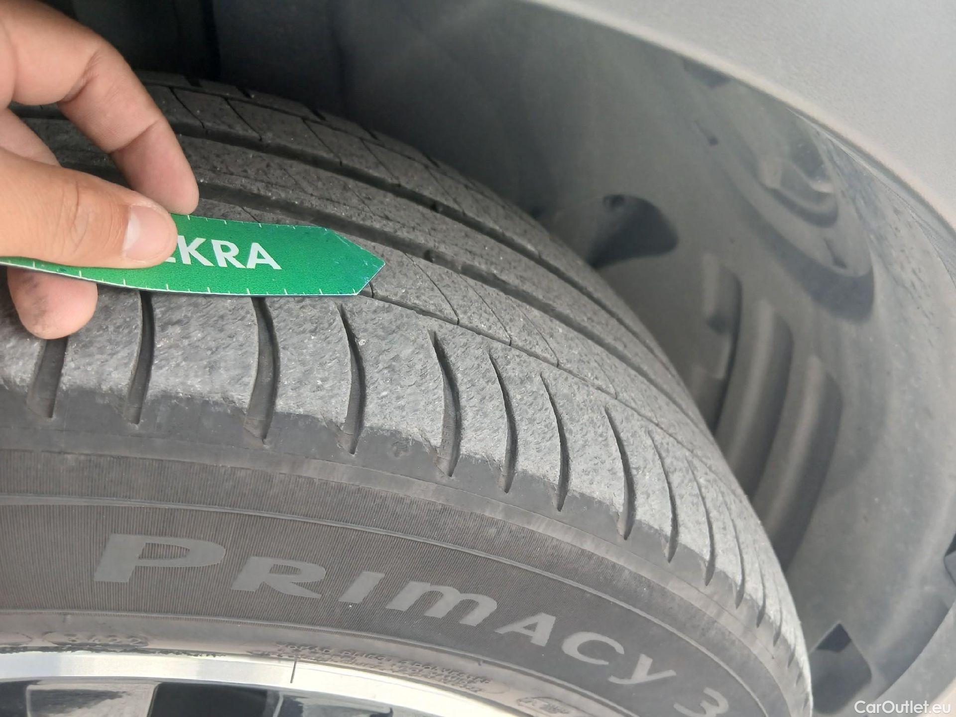  Mercedes  GLB MERCEDES-BENZ  / 2019 / 5P / todoterreno 2.0  200 D DCT 110KW (150CV) #3