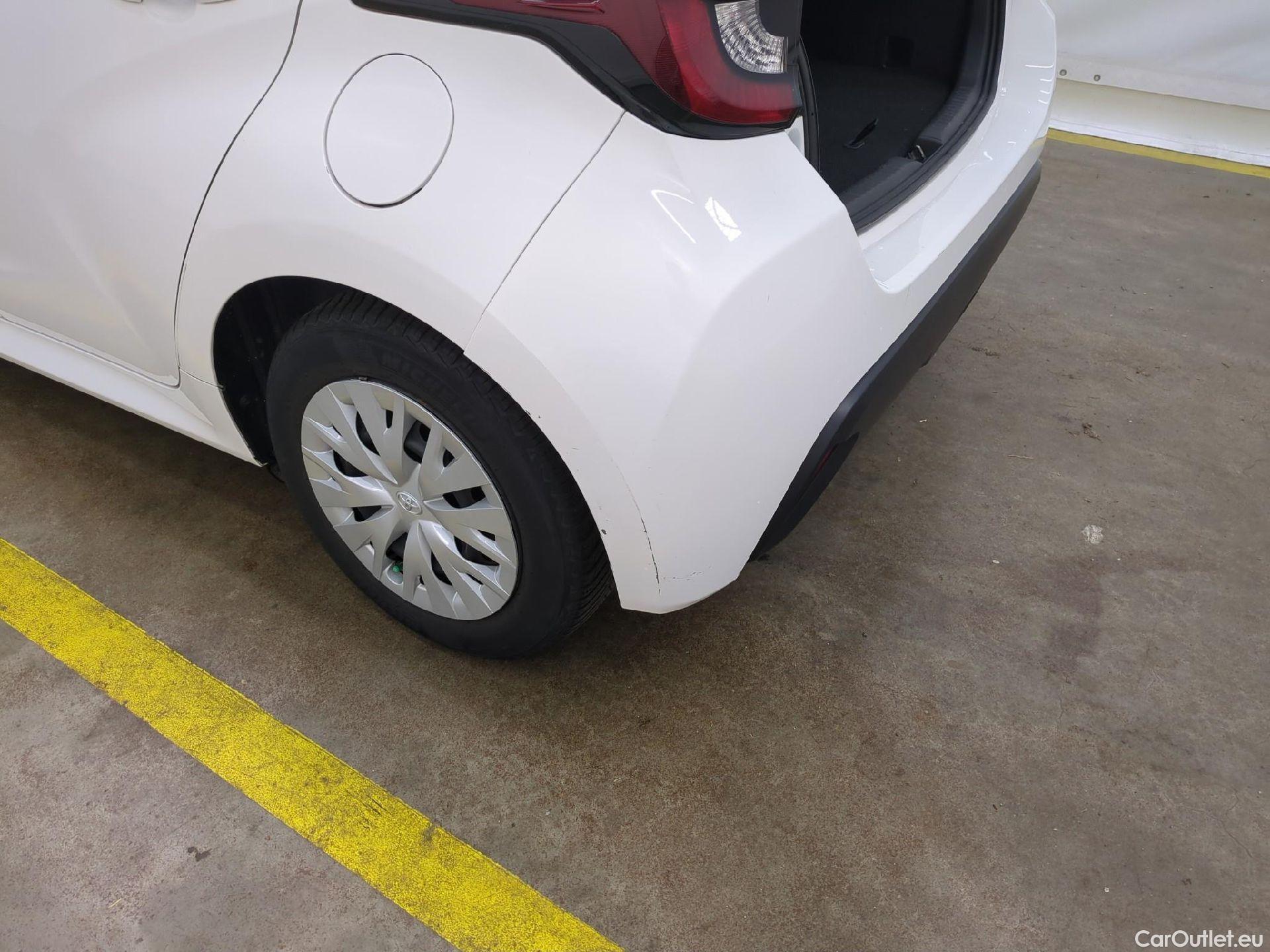  Toyota  Yaris TOYOTA  Hybride / 2019 / 5P / Berline Hybride 116h Dynamic Business Beyond Zer #28