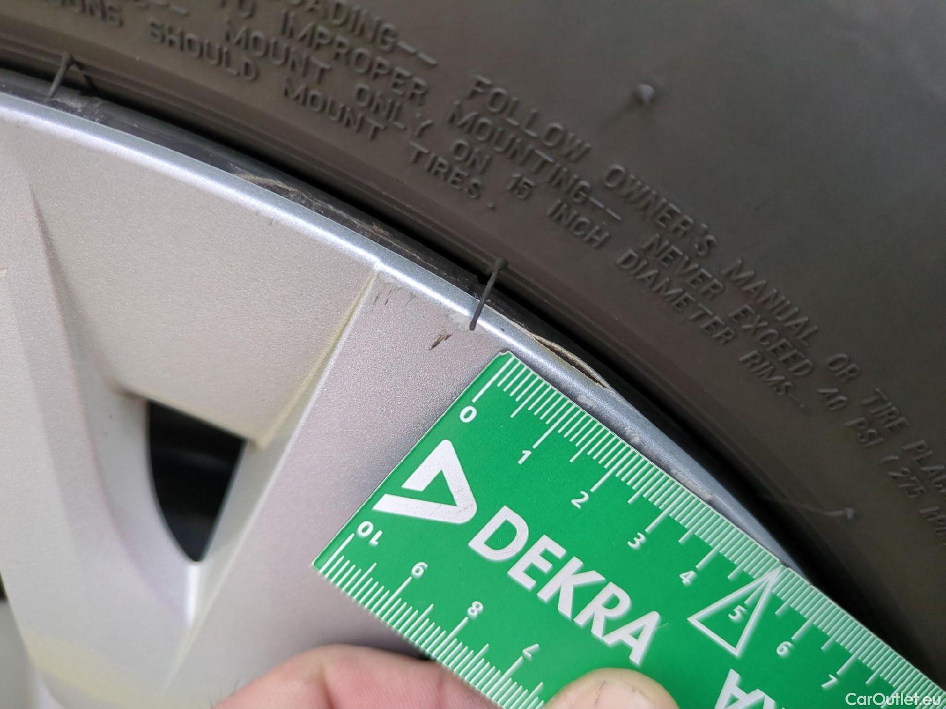  Toyota  Yaris TOYOTA  Hybride / 2019 / 5P / Berline Hybride 116h Dynamic Business Beyond Zer #4