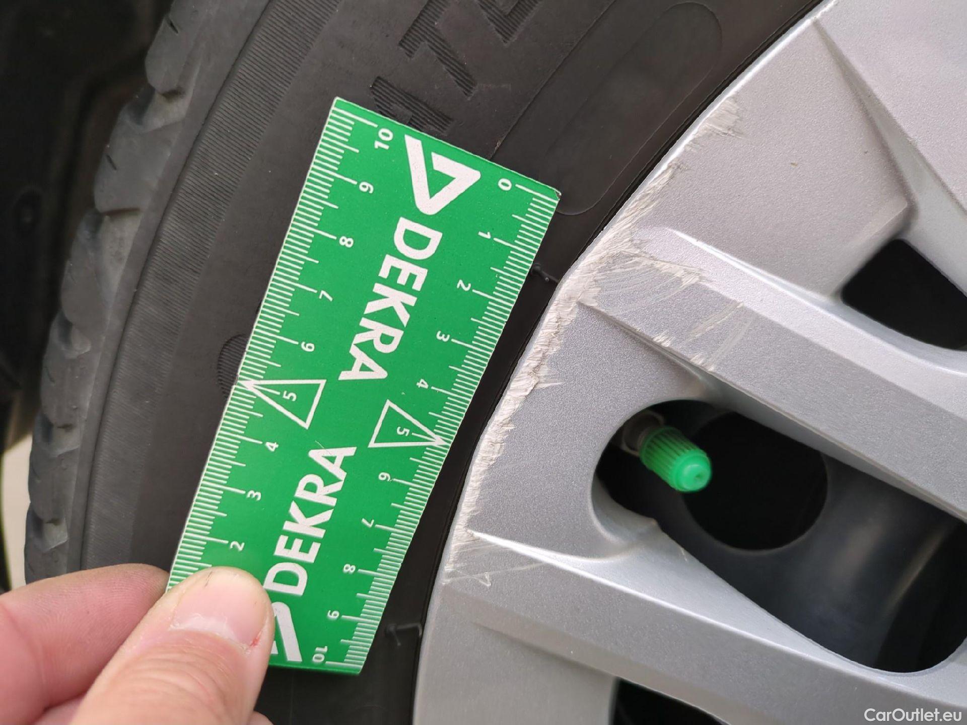  Toyota  Yaris TOYOTA  Hybride / 2019 / 5P / Berline Hybride 116h Dynamic Business Beyond Zer #9