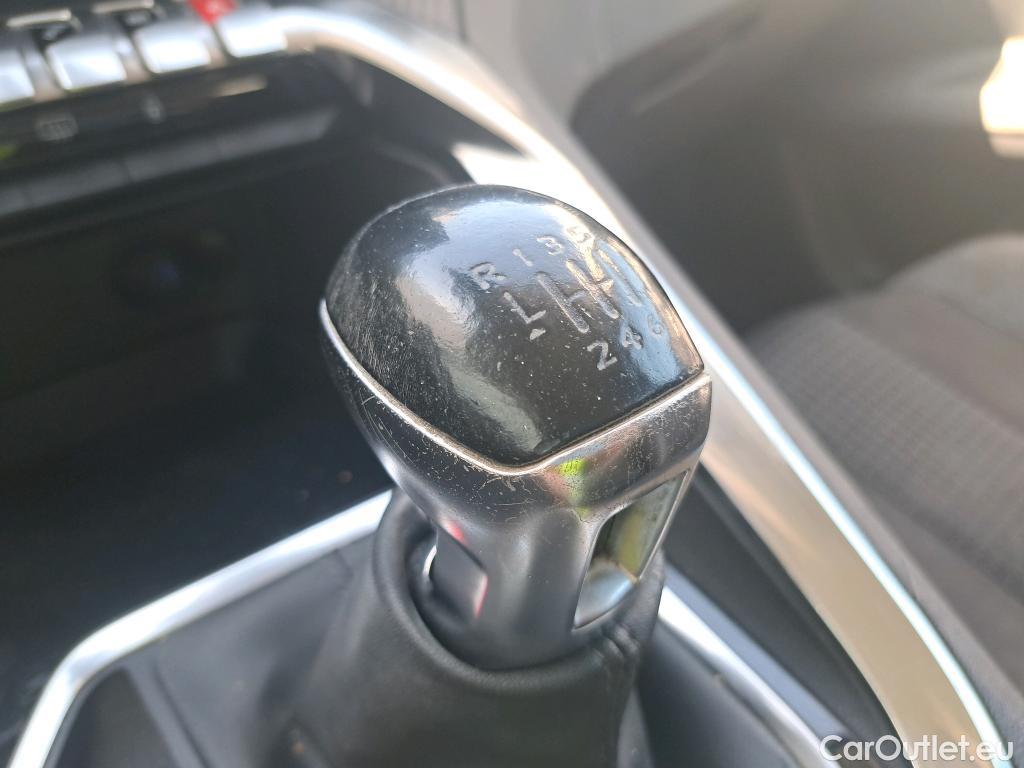  Peugeot  3008 PEUGEOT  / 2020 / 5P / todoterreno 1.5 BlueHDi 96kW (130CV) S&S Active Pack #47