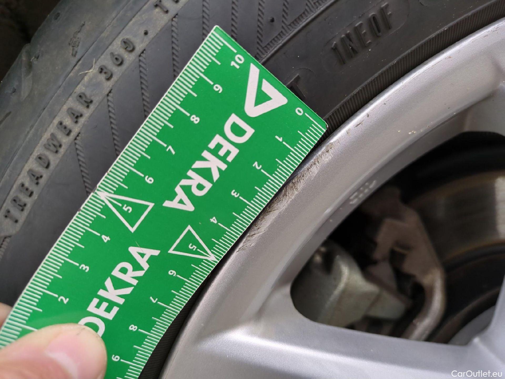  Toyota  Corolla TOYOTA  Touring Sports / 2018 / 5P / Break Hybride 122h Dynamic Business Beyond Zer #17