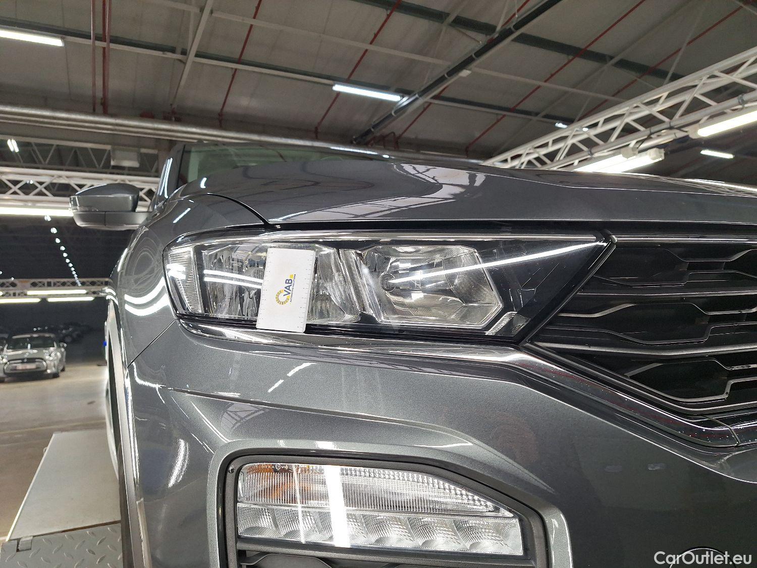  Volkswagen  T-ROC VW,  '17, Volkswagen  1.0 TSI Style 5d #3