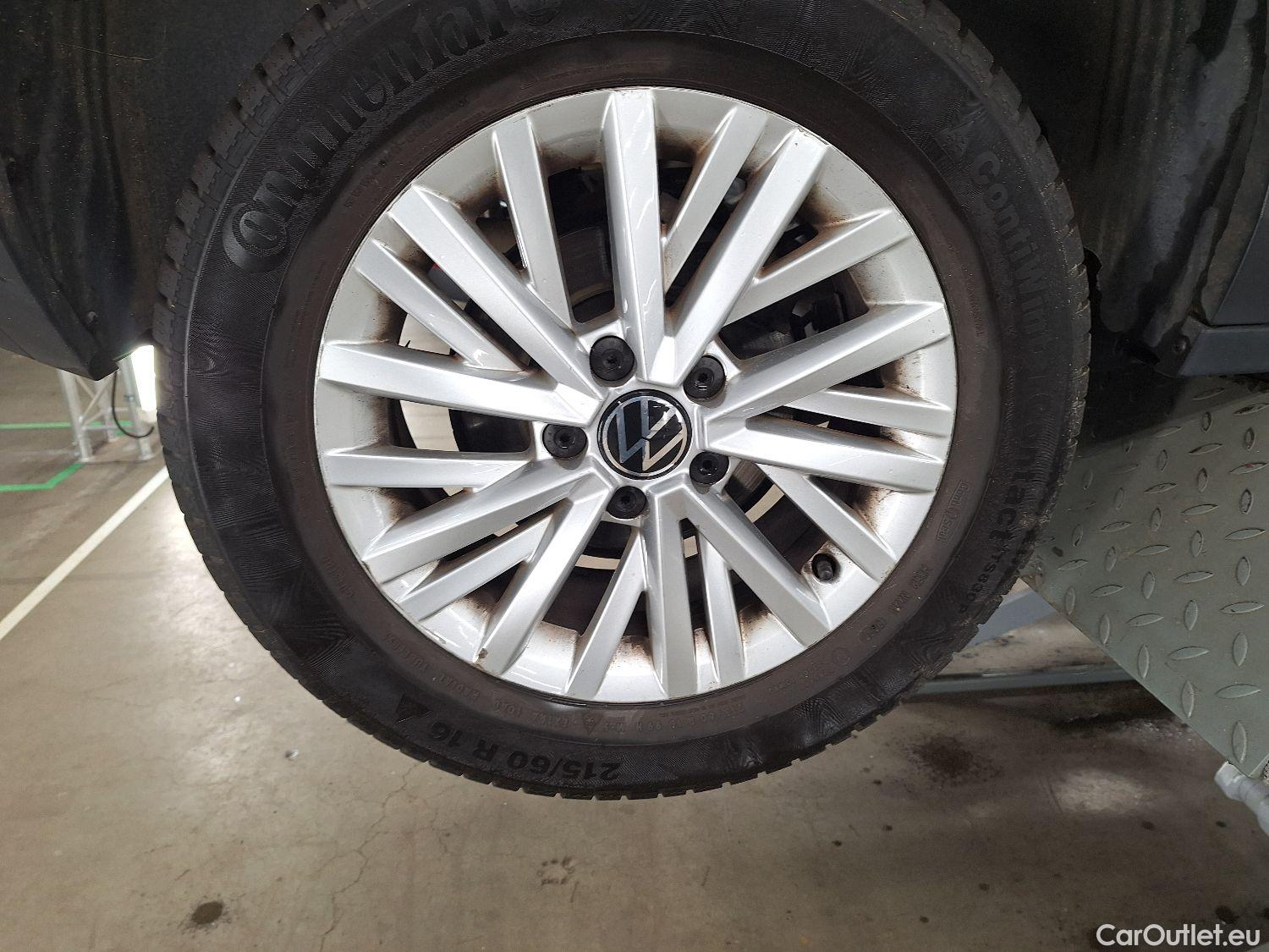  Volkswagen  T-ROC VW,  '17, Volkswagen  1.0 TSI Style 5d #5