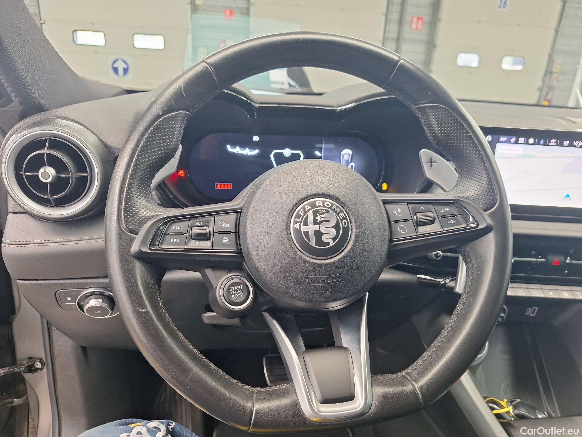  Alfa Romeo  TONALE Alfa Romeo,  '22 PHEV, Alfa Romeo  1.3 T280 PHEV Q4 Veloce 5d #54